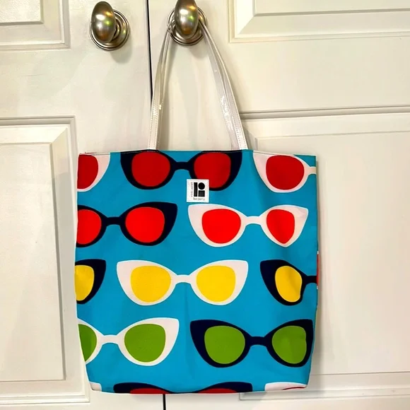 Estée Lauder Lisa Perry sunglass tote bag